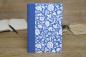 Preview: Hardcover-Zeichenbuch, blauer Einband mit weißen Blumen, Leinenrücken blau